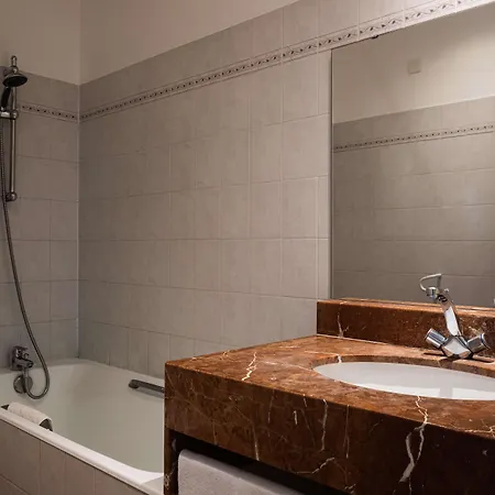 Otel Western L'orangerie 4*