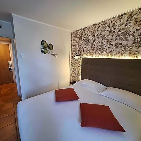 Western L'orangerie Hotel 4*